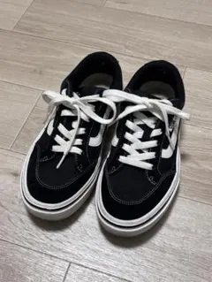 Vans 黒白 スエード ローカットスニーカーのサムネイル