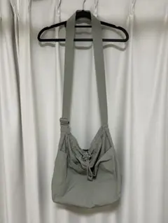ＧＵ　ナイロンドローストリングショルダーバック　オリーブ