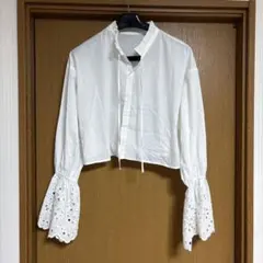 earth music &ecology ホワイト フレア袖 刺繍シャツ