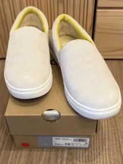 ［美品］UGG スニーカー ライトグレー 24.5cmのサムネイル