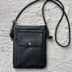 黒 合成皮革 スマホショルダーバッグ