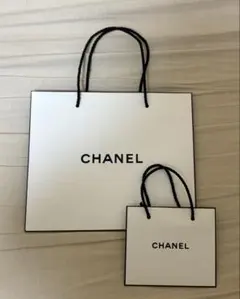 CHANEL ショップ袋と N°5 香水試供品