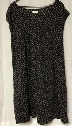 コーエン　花柄黒地ワンピース