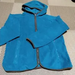 フード付き青フリースジャケット