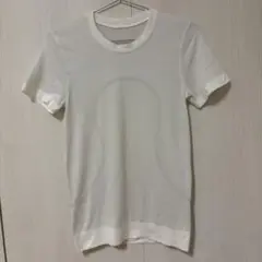ルルレモン Tシャツ