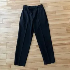 UNIQLO Mサイズ 黒テーパードパンツ