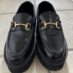 GUCCI ブラック ローファー メタルバックル - メルカリ