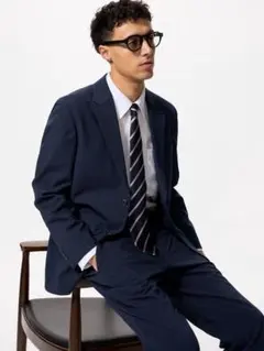 UNIQLO　スリムフィットジャケット紺色のサムネイル