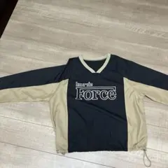 薄手ナイロン素材のアウター