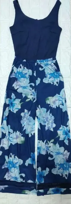 春夏に使える✾LIPSERVICE未使用タグ有♪ネイビー花柄オールインワンのサムネイル