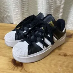 adidas SUPERSTAR 厚底 スニーカー ブラックのサムネイル