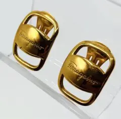 【美品】サルヴァトーレフェラガモ イヤリング ヴァラリボン ロゴ型押し ゴールドのサムネイル
