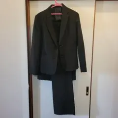 ダークグレー ストライプ ビジネススーツ
