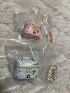 JILLSTUART ミニブローチバニティキーホルダー（ピンク・水色）