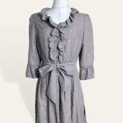 ♥️美品 ストロベリーフィールズ グレージュ ドット柄 フリルワンピース 2・Ⅿのサムネイル