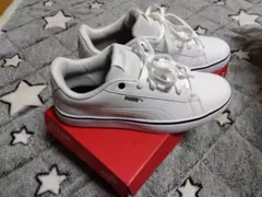 Puma SOFTFOAM+ ホワイトスニーカー