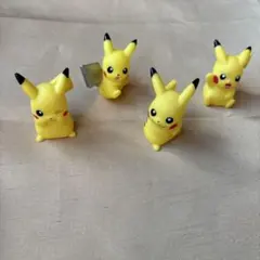 ポケモンキッズ　指人形　フィギュア　ピカチュウ 4体セット