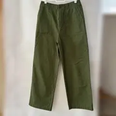 オリーブグリーン カジュアルパンツ