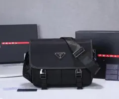 PRADA ブラック メッセンジャーバッグ