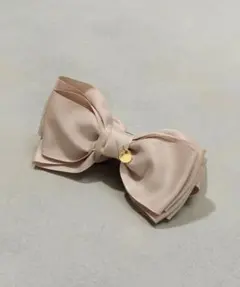 ベージュ✨リボンデザインバナナクリップ