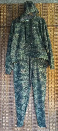 お値下げ中！Nike 花柄カモフラージュ スウェットセット（シックな可愛さ❁⃘）