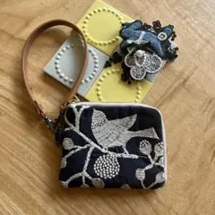 刺繍ポーチ（鳥・蝶デザイン）