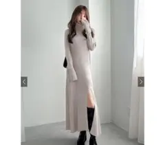 タートルネックニットスリットワンピー スベージュ
