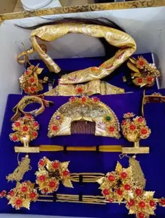 韓国の国宝第87号「金冠塚金冠 伝統的な金色装飾アート作品 - メルカリ