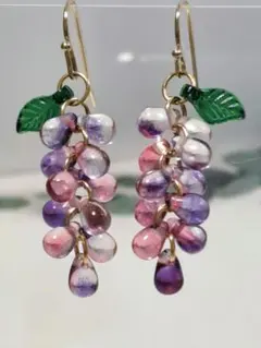 【再販】チェコガラスビーズ　レッドパープル　シャラシャラ　ピアス/イヤリング