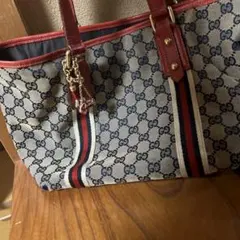 GUCCI GGキャンバス トートバッグ チャーム付き
