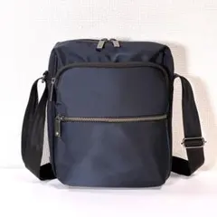 【現行品】ace./エース/ショルダーバッグ/軽量/ネイビー/タテ型のサムネイル