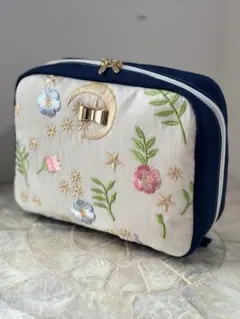 メイクポーチ✳︎インド刺繍　月