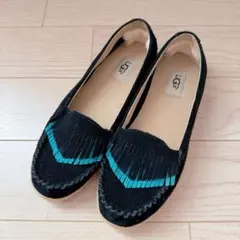 UGG フリンジ フラットシューズ