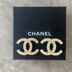 CHANEL CCロゴプレート　ビジュー&パール