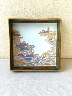 【美品】九谷焼　色絵金彩角皿　京景色　五重塔と満開の桜