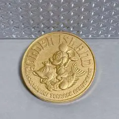 O3.東京ディズニーランド　ミッキー　メダル風ブローチ　ゴールド