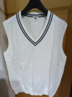 UNIQLO ホワイト Vネック ニットベスト L