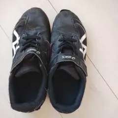 asics ブラック スニーカー　24