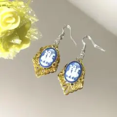 ハンドメイド　ドイツ製カメオ　ライトブルーマット　ヴィンテージ風ゴールド　ピアス