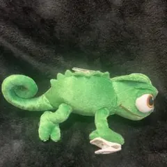 新品タグ付き ラプンツェル パスカル 肩乗せぬいぐるみチャーム