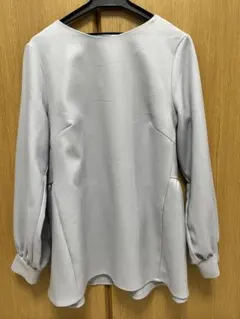 ペプラムブラウス