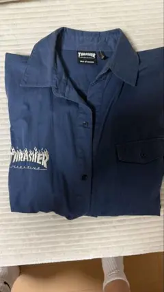 THRASHER ネイビーシャツ ロゴ刺繍のサムネイル