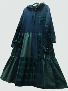 古着リメイク　紺パーカーと緑チェックのパッチワークワンピース