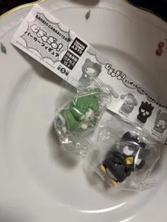 サンリオ カプセルトイ 2個　ポチャッコ　バツ丸　むぎゅぎゅ　パーカーフィギュア