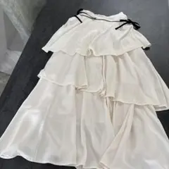 フリル付きホワイトロングスカート　earth アース リエンダ　スナイデル