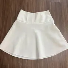 ミューズドゥドゥーズィエムクラス白スカートのサムネイル