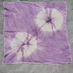 紫色本 絞り染め ハンカチ 植物刺繍入り