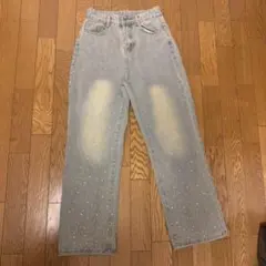 ビーズ装飾付きライトブルーストレートデニム