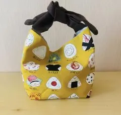 持ち手焦茶色　おにぎり柄　ハンドメイド　お弁当箱入れ　おにぎりポーチ　お弁当袋