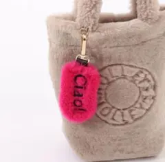 ノーリーズ Lisa Conte ムートン チャーム 刺繍 キーホルダー